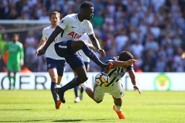 更是对她多 更是对她多