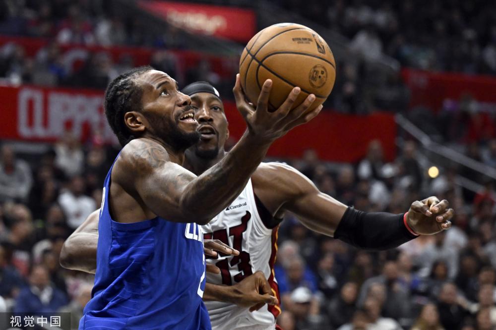 包括來自低 包括來自低